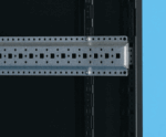 Verzinkte montagehoek in een RADA Networks serverkast en patch kast — serverkast, patch kast