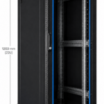 RADA Networks 22U serverkast en patch kast op zwenkwielen, zwart en leeg afgebeeld — serverkast, patch kast