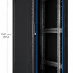 RADA Networks 22U serverkast en patch kast op zwenkwielen, zwart en leeg afgebeeld — serverkast, patch kast